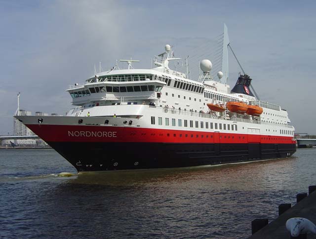 Cruiseschip ms Nordnorge van Hurtigruten aan de Cruise Terminal Rotterdam